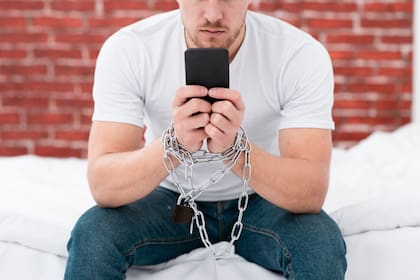 La adicción por el celular hace que ni siquiera se preste atención a lo que se escucha