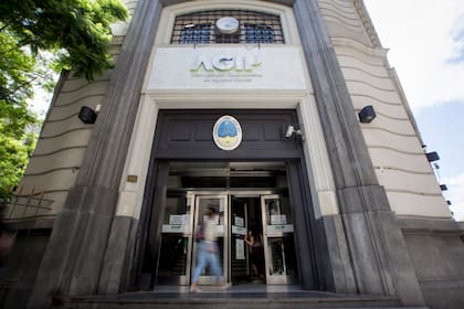 La Administración Gubernamental de Ingresos Públicos (AGIP), ubicada en Viamonte al 900