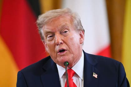 La administración Trump busca suspender un fallo previo de una jueza federal que bloqueó las medidas del Servicio Postal