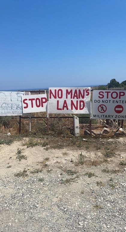 La administración turcochipriota cercó Varosha y solo hay un corredor habilitado para los turistas, el resto de la ciudad tiene acceso prohibido