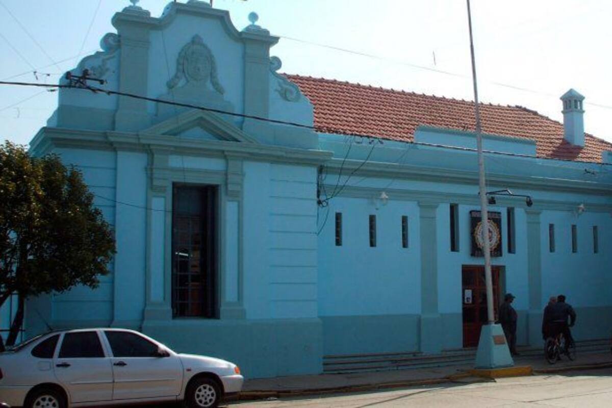 La adolescente radicó la denuncia ante la Justicia y hay cuatro detenidos en Deán Funes.