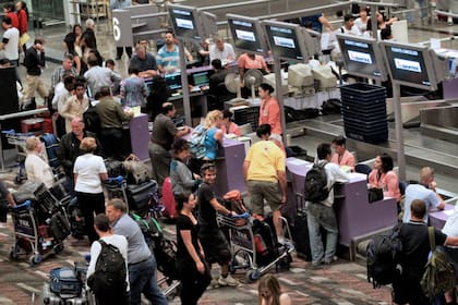 Las demoras en aeropuertos se multiplican