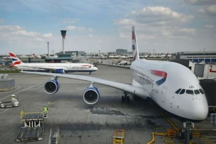 La aerolínea British Airways se comprometió a revisar sus prácticas, tras una investigación de la BBC sobre su uso del "tankering"