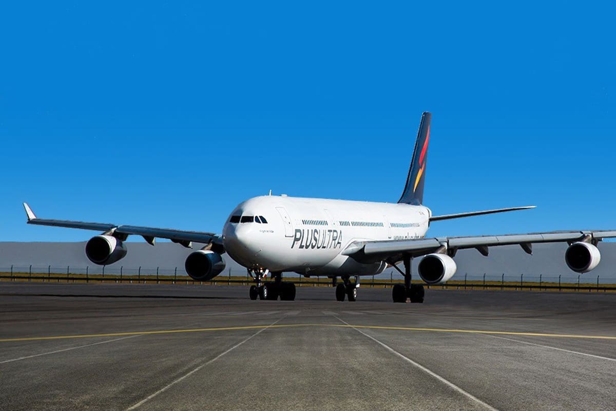 La aerolínea española Plus Ultra aterriza en Buenos Aires con una propuesta de vuelos directos a Madrid y tarifas competitivas frente a las aerolíneas tradicionales