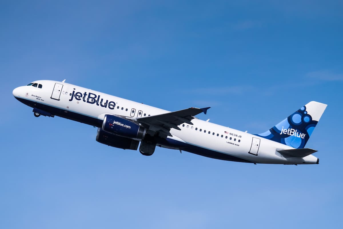 La aerolínea JetBlue anunció un beneficio para el equipaje de mano de sus pasajeros