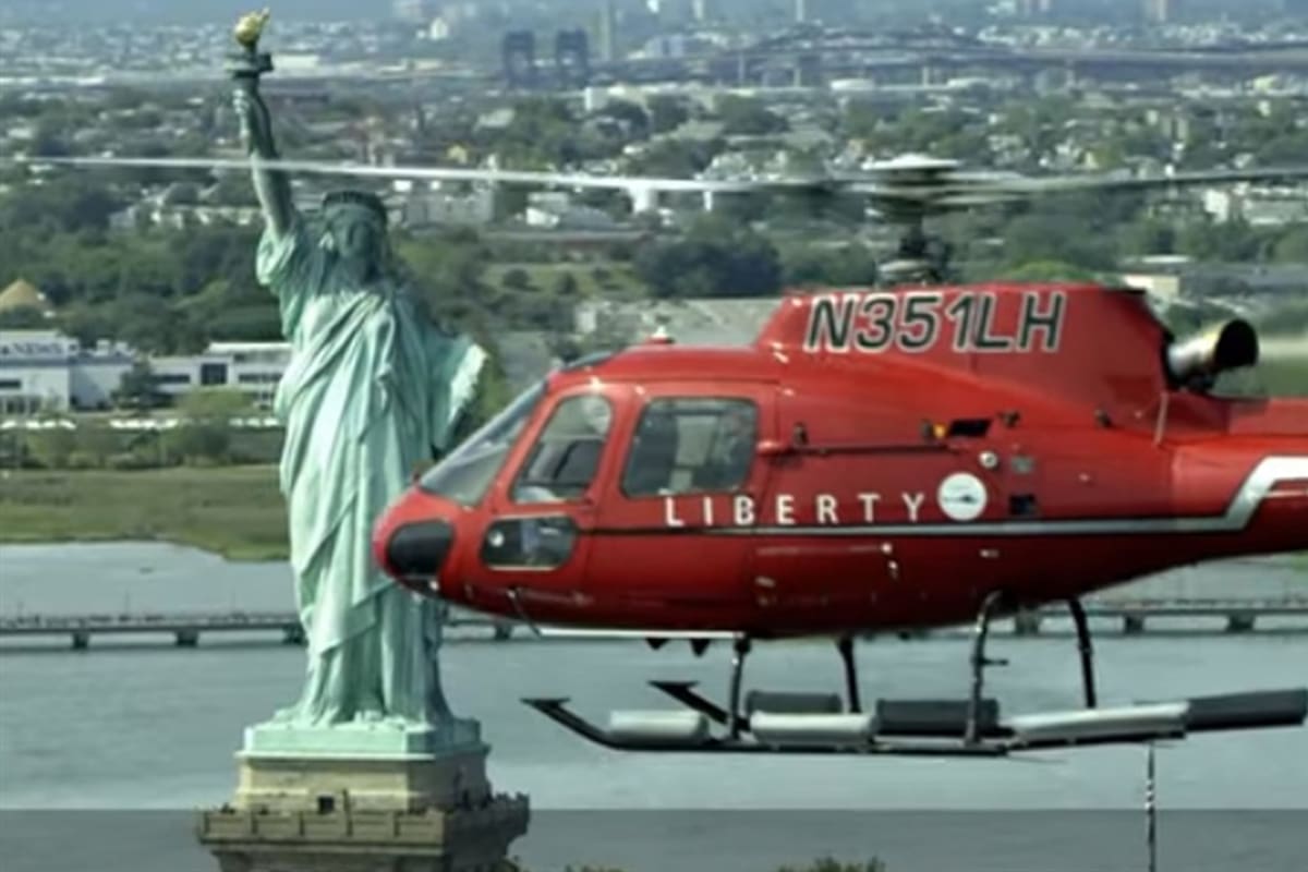 La aeronave colisionó contra el río Este, en la ciudad de Nueva York, y terminó con la muerte de cinco personas