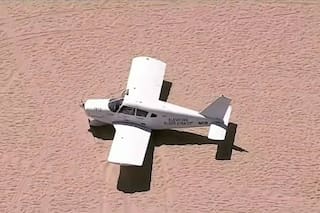 Le falló el motor de la avioneta, tuvo que aterrizar de urgencia sobre una playa y el video de la maniobra dio la vuelta al mundo