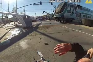 La aeronave fue arrollada por un tren que se acercaba a toda velocidad