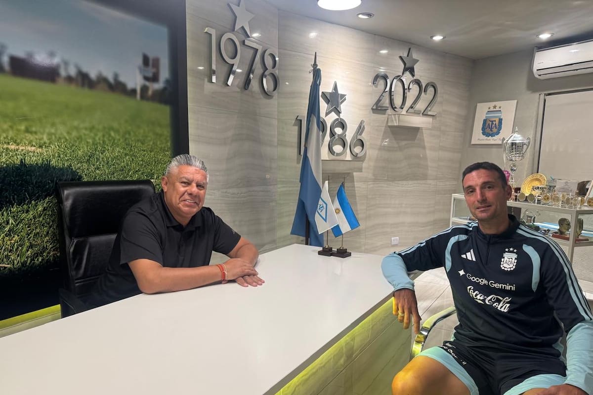 La AFA anunció que el presidente Claudio "Chiqui" Tapia comenzó a conversar con Lionel Scaloni con el objetivo de renovar su contrato con la selección argentina