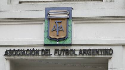La AFA busca una salida política tras anunciar qué equipos estaban inhabilitados para contratar jugadores