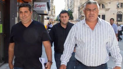 En segundo plano, Pablo Toviggino camina con Daniel Angelici y Claudio Chiqui Tapia; del Tano obtuvo los contactos judiciales