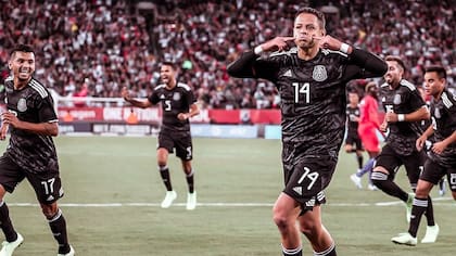 No habrá más festejos de Chicharito Hernández con el seleccionado mexicano: la prensa de aquel país apunta que Gerardo Martino no lo tendrá en cuenta para Qatar 2022