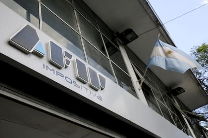 La AFIP ajustó su normativa sobre el impuesto a descontar de los salarios a partir de este mes