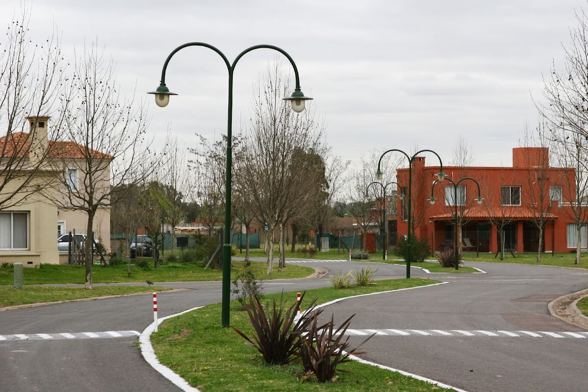 La AFIP intimó a unos 9200 propietarios de casas no declaradas en countries para que entren al blanqueo