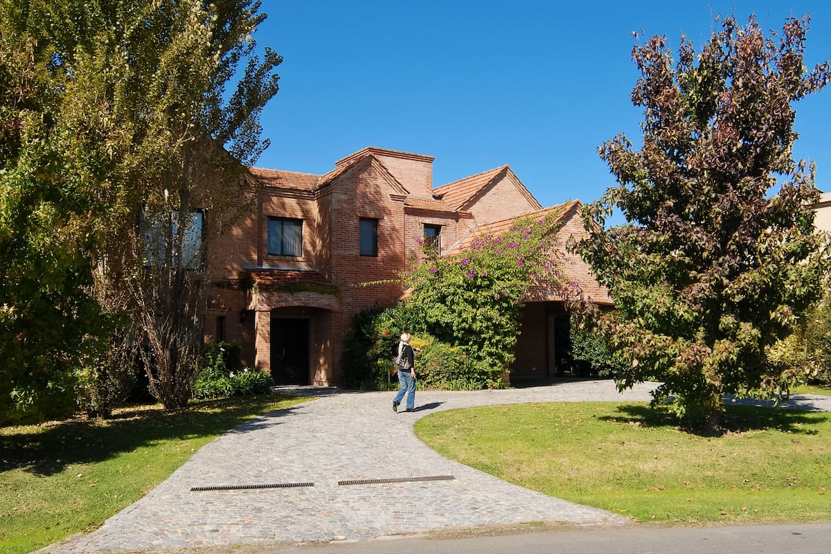 La AFIP intimó a unos 9200 propietarios de casas no declaradas en countries para que entren al blanqueo