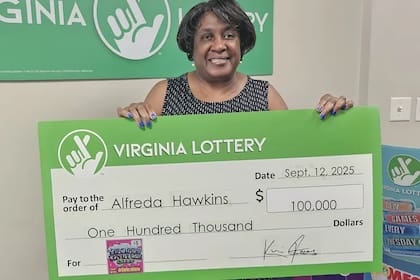 La afortunada jugadora obtuvo una ganancia de US$100 mil con el hallazgo de los billetes de lotería