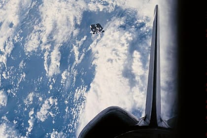 La Agencia Espacial Europea estima que 11.000 toneladas de objetos espaciales orbitan la Tierra. Imagen ilustrativa