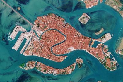 La Agencia Espacial Europea publicó una imagen satelital de Venecia, sin los habituales botes y embarcaciones que recorren sus canales