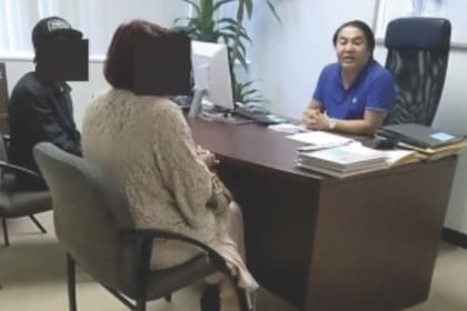 La agencia organizó matrimonios falsos y presentó las solicitudes de inmigración para al menos 600 clientes, entre octubre de 2016 y marzo de 2022