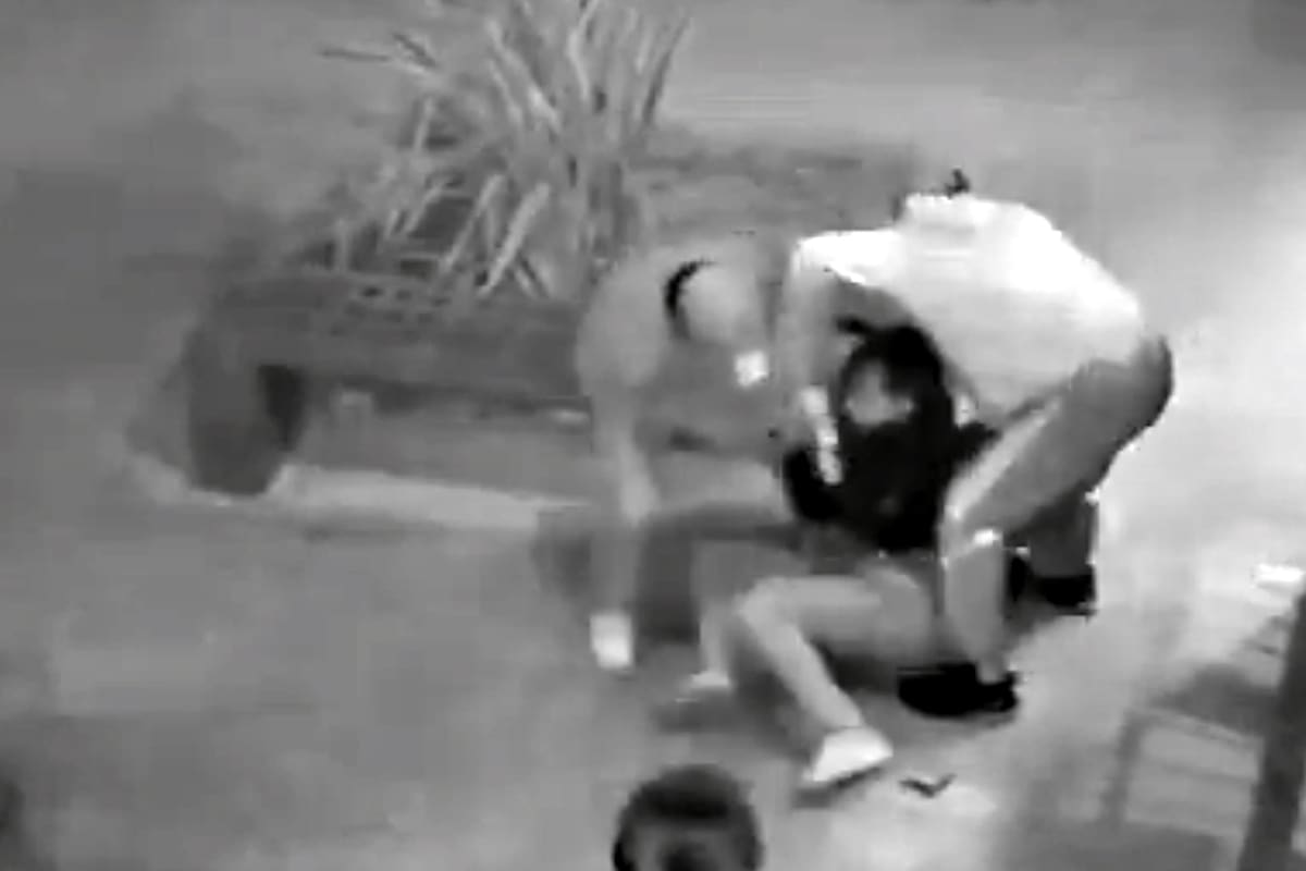 La agente de la Policía Federal fue abordada por dos sujetos mientras esperaba el colectivo en Villa Madero, Partido de la Matanza