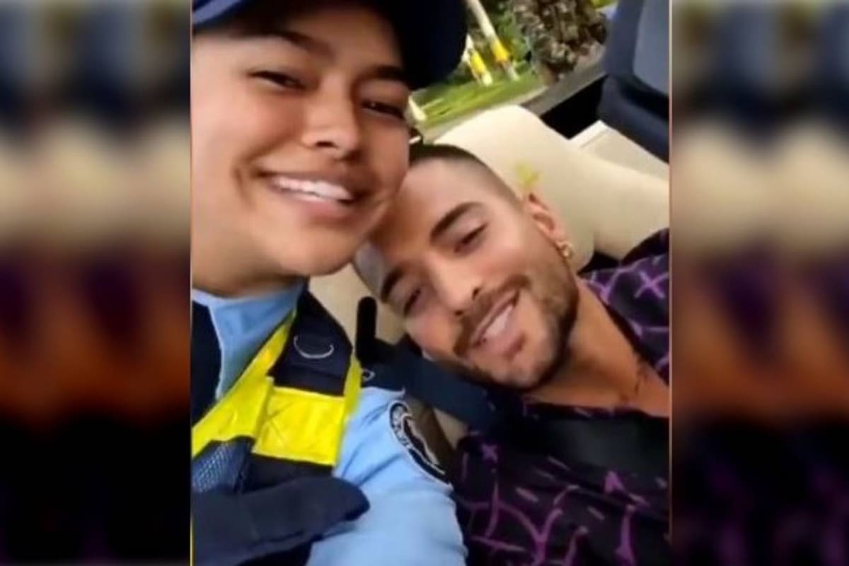 La agente grabó al cantante en un control vehicular de Medellín y también le pidió un beso