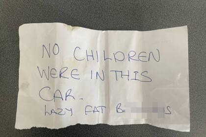 La agresiva nota que recibió una joven por estacionar en un lugar con prioridad para niños (Foto gentileza Paige Murray)