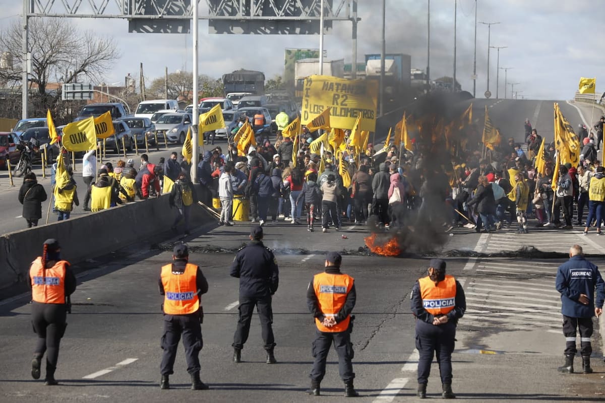 La agrupación piquetera de Raúl Castells, en un corte en Puente La Noria, hace dos semanas