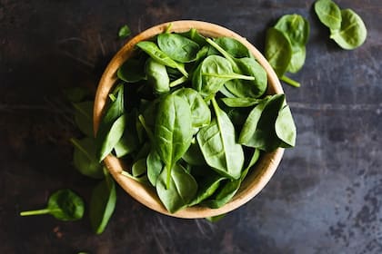 La albahaca tiene propiedades antiespasmódicas, digestivas, diuréticas, sedantes y antioxidantes