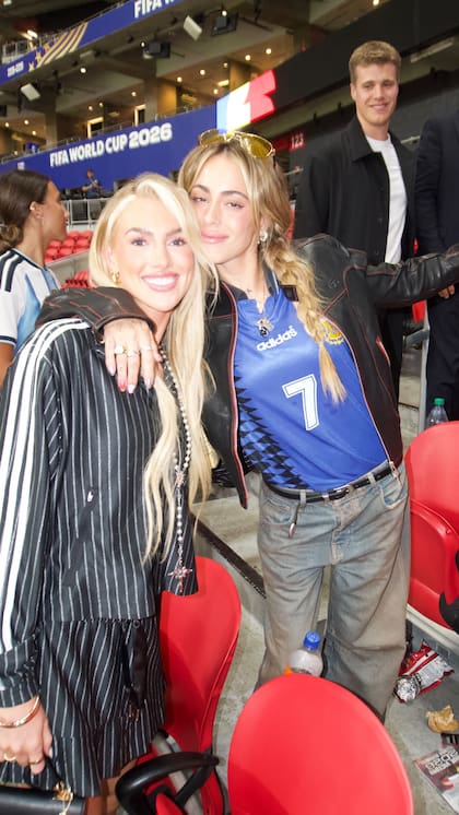 La alegría compartida por Kelci-Rose Bowers y Tini Stoessel tras el partido