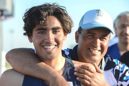 La alegría de Agustín Osorio, medallista en lanzamiento de jabalina