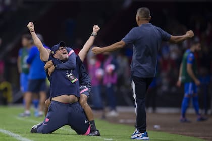 La alegría de Andrés Lillini después de la clasificación de Pumas