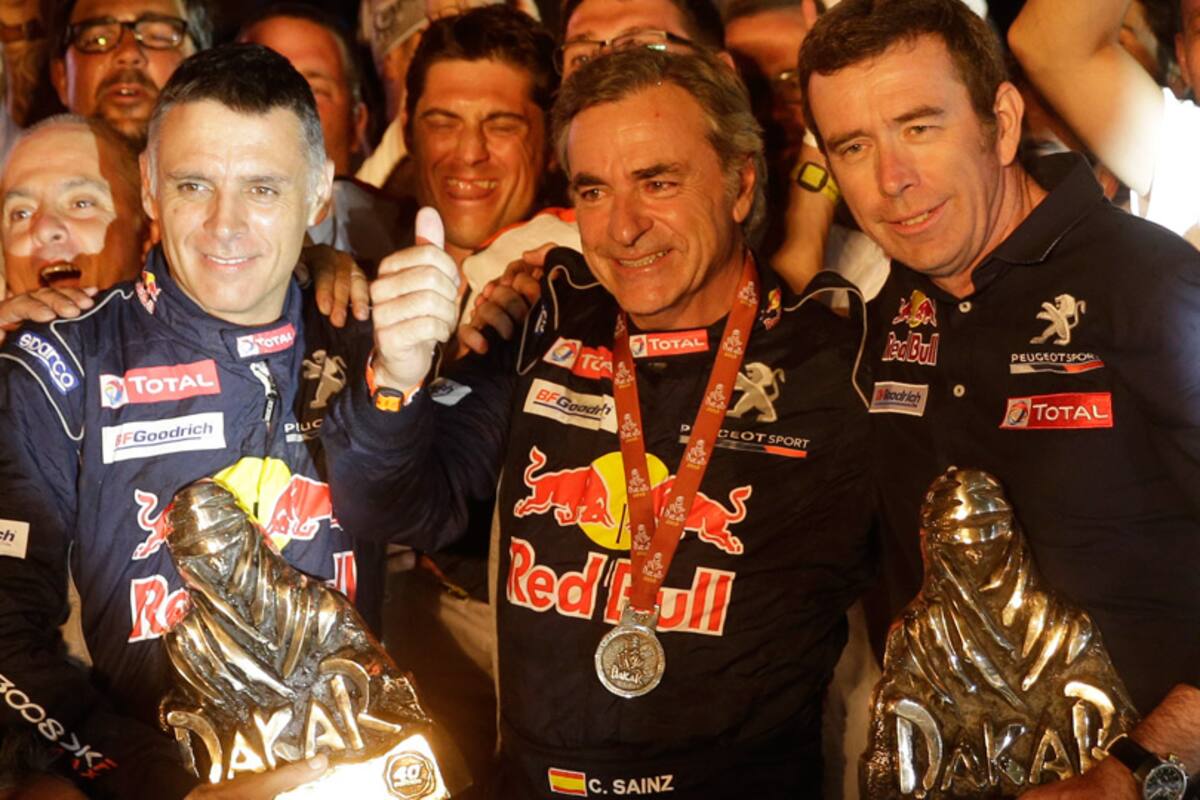 La alegría de Carlos Sainz, tras ganar el Dakar