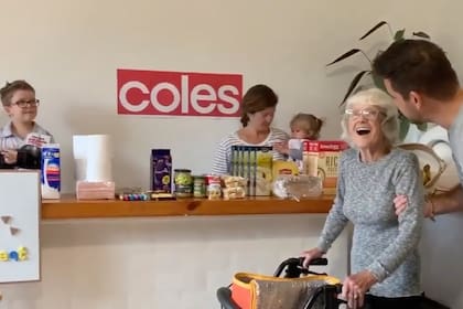 La alegría de la abuela, que pudo recuperar una parte esencial de su rutina semanal.