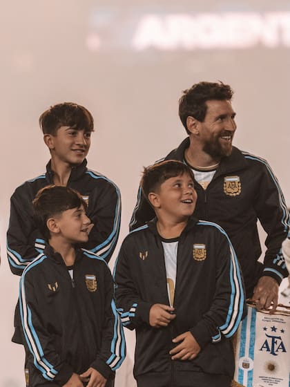 La alegría de Lionel Messi y sus tres hijos