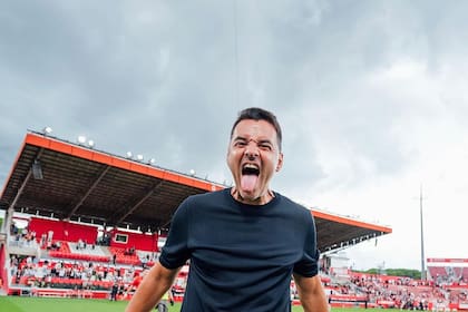 La alegría de Míchel, DT de Girona, luego de un partido