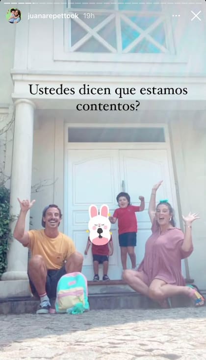 La alegría de Repetto y su familia en la puerta de su nuevo hogar