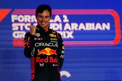 La alegría de Sergio Pérez con Red Bull: el mexicano ganó en Jeddah