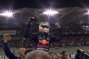 La alegría de Verstappen al finalizar el Gran Premio de Abu Dhabi que le dio el título del mundo