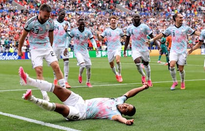 La alegría de Youri Tielemans tras convertir el 3 a 2 definitivo de Bélgica frente a Senegal