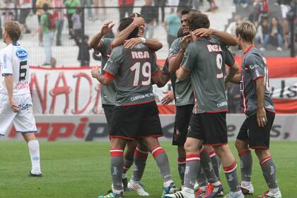 La alegría volvió a los jugadores del Pincha