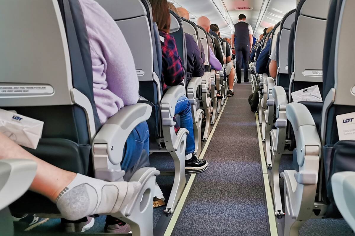 La alfombra de los aviones es limpiada en profundidad esporádicamente