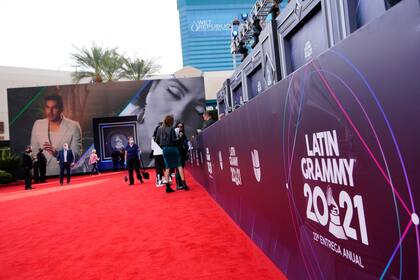 La alfombra roja para la 22da entrega anual de los Latin Grammy, el jueves 18 de noviembre de 2021 en el MGM Grand Garden Arena en Las Vegas. (Foto por Eric Jamison/Invision/AP)