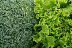 La alimentación saludable es una manera de mantener el cabello fuerte