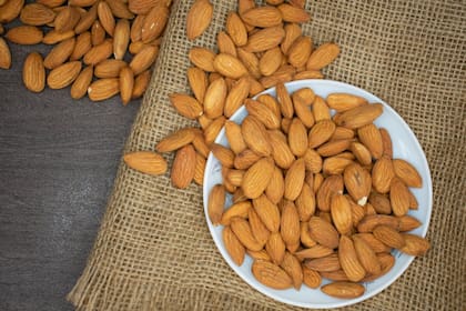 La almendra supera al huevo en cantidad de proteína (Foto Pexels)