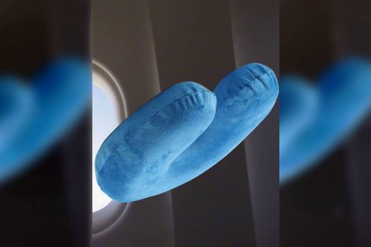 La almohada de viaje es usada por la mayoría de los pasajeros de manera incorrecta, según devela un video de TikTok