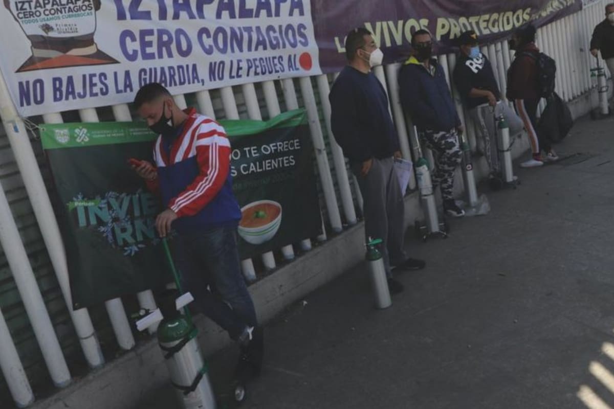 La alta demanda de oxígeno entre familiares de enfermos de covid-19 hizo que escaseara en algunos puntos de venta a particulares