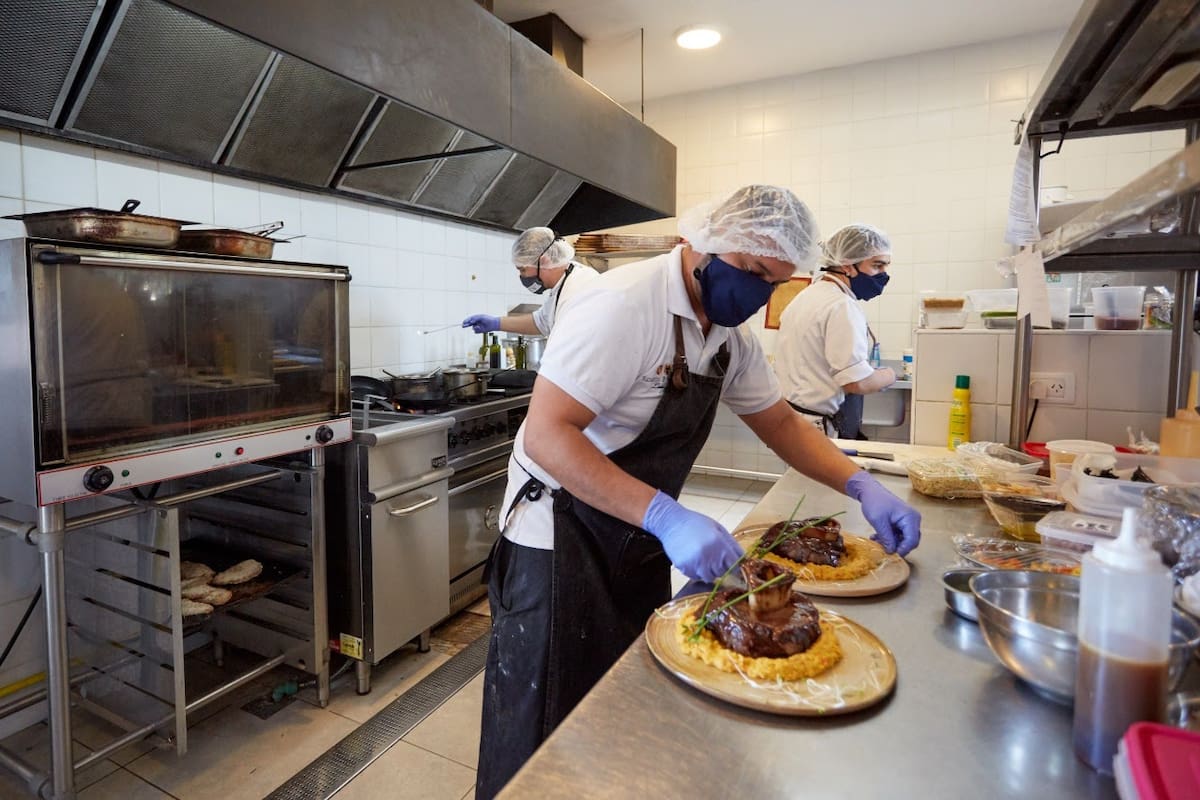 La alta gastronomía en tierra cuyana tiene cada vez más demanda de los turistas, quienes acompañan platos exquisitos con vino de gran calidad.