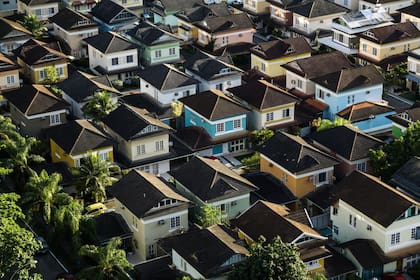 La alta inflación y condiciones más estrictas en créditos hipotecarios complicarán a quienes busquen comprar casa