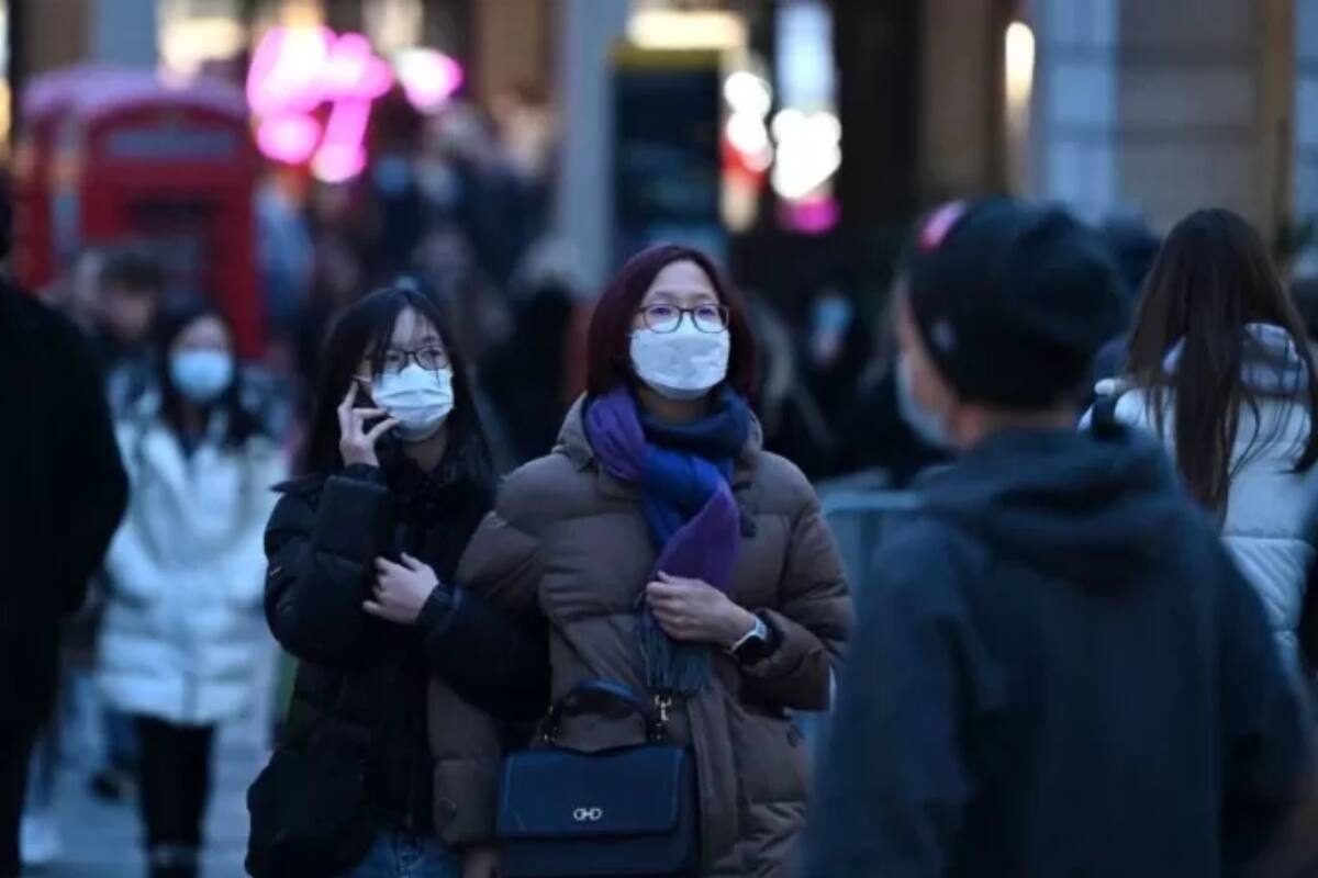 La alta transmisibilidad de ómicron, más contagiosa que otras variantes, levanta paralelismos con la forma en que se contagia el sarampión