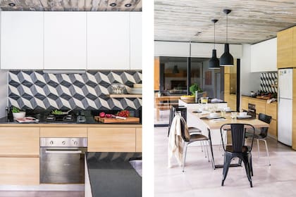 La alzada de la cocina está cubierta con calcáreos en blanco y negro que se mandaron a hacer a pedido con un diseño 3D.